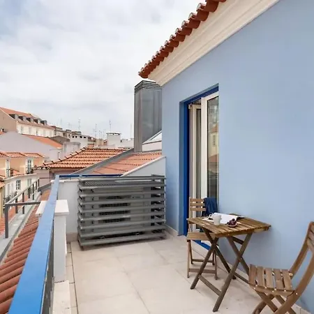 Lovely 2-Br Flat W/Terrace Near Time Out Market Lisboa