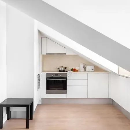 Lovely 2-Br Flat W/Terrace Near Time Out Market Appartement Lissabon