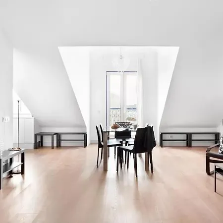 Lovely 2-Br Flat W/Terrace Near Time Out Market * Lisboa