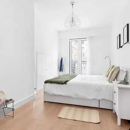 Appartement Lovely 2-Br Flat W/Terrace Near Time Out Market Lissabon